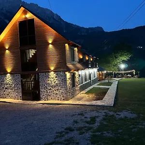  Pensión Royal Land